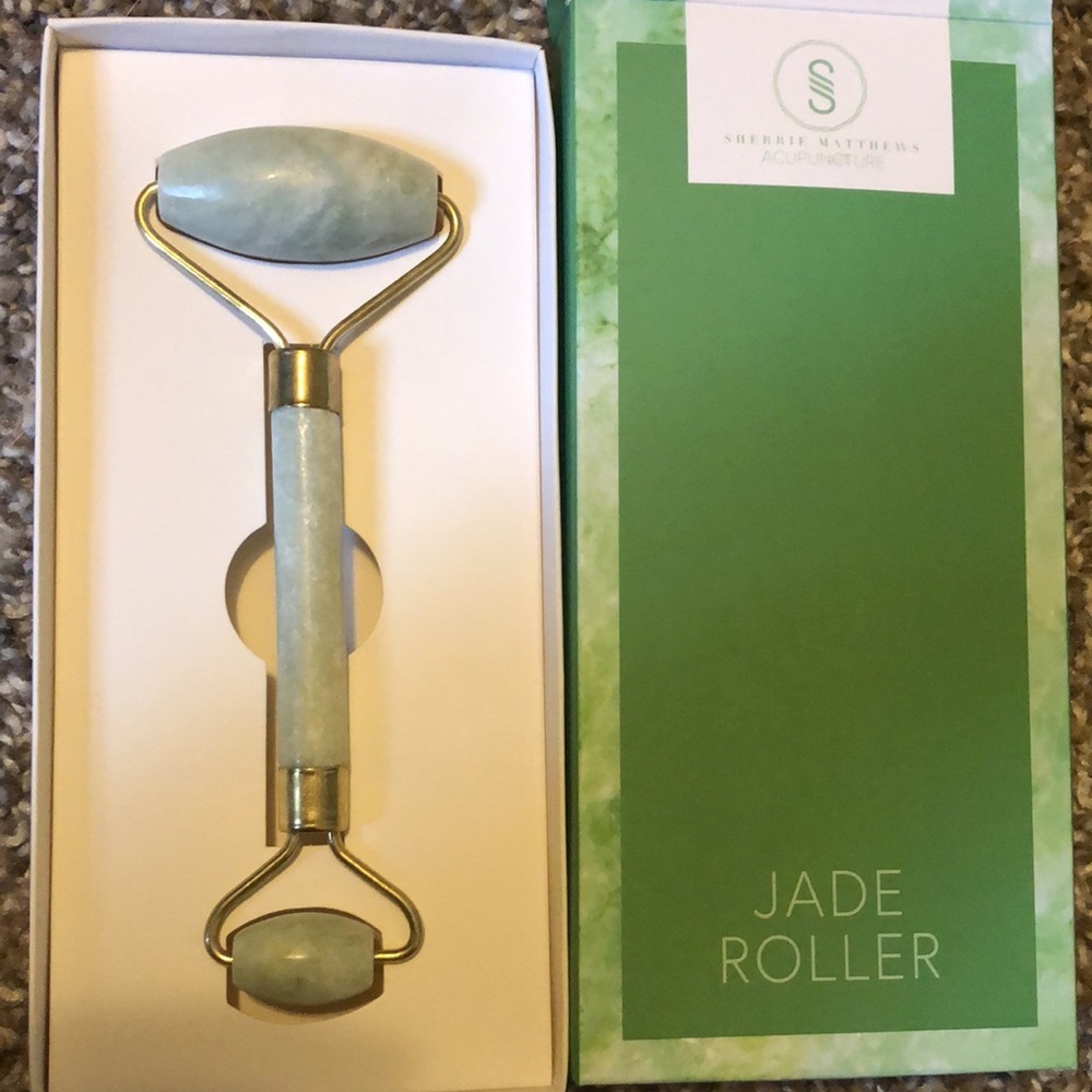 Sherrie Matthew’s acupuncture jade stone roller.